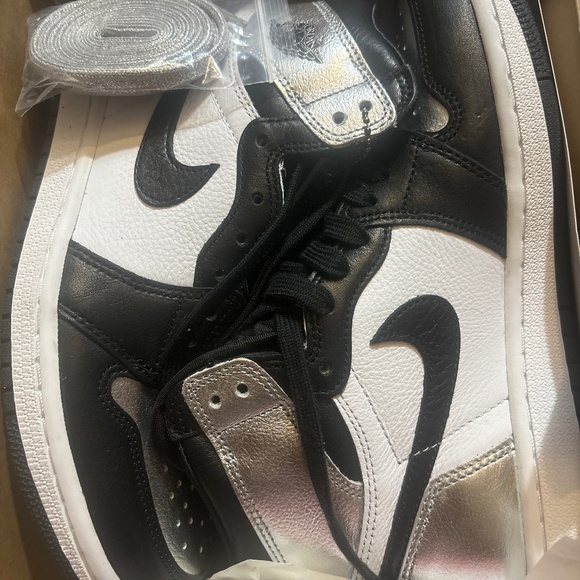 Retro - Picture 1 of 2